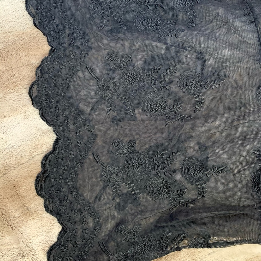 H & M short sleeve mesh lace top - Picture 2 of 6